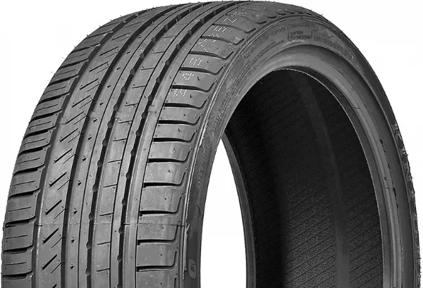 Kinforest 245/40R21 100Y KF550-UHP XL
