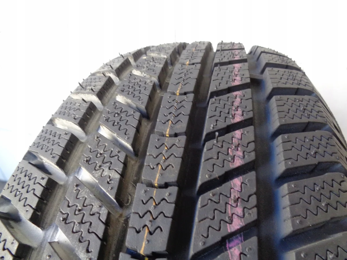 ROADSTONE 195/70R15C 104/102R EURO WIN