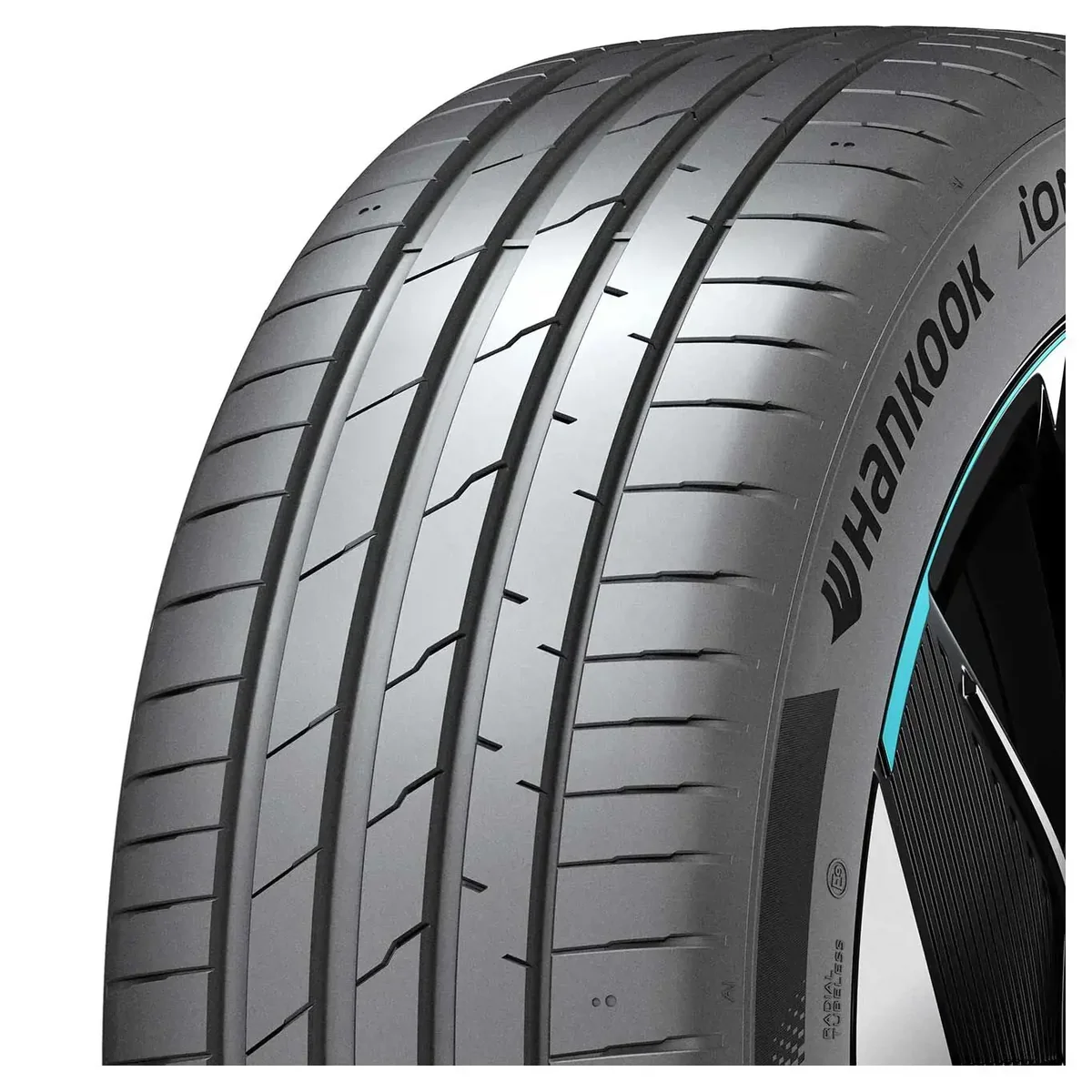 Hankook 225/60R18 104V IK01A iON evo SUV XL EV
