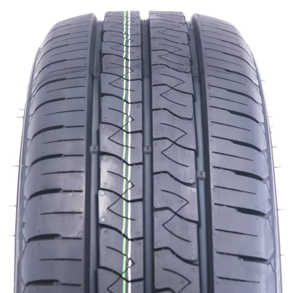 Kumho 215/60R17C 104/102T PorTran KC53