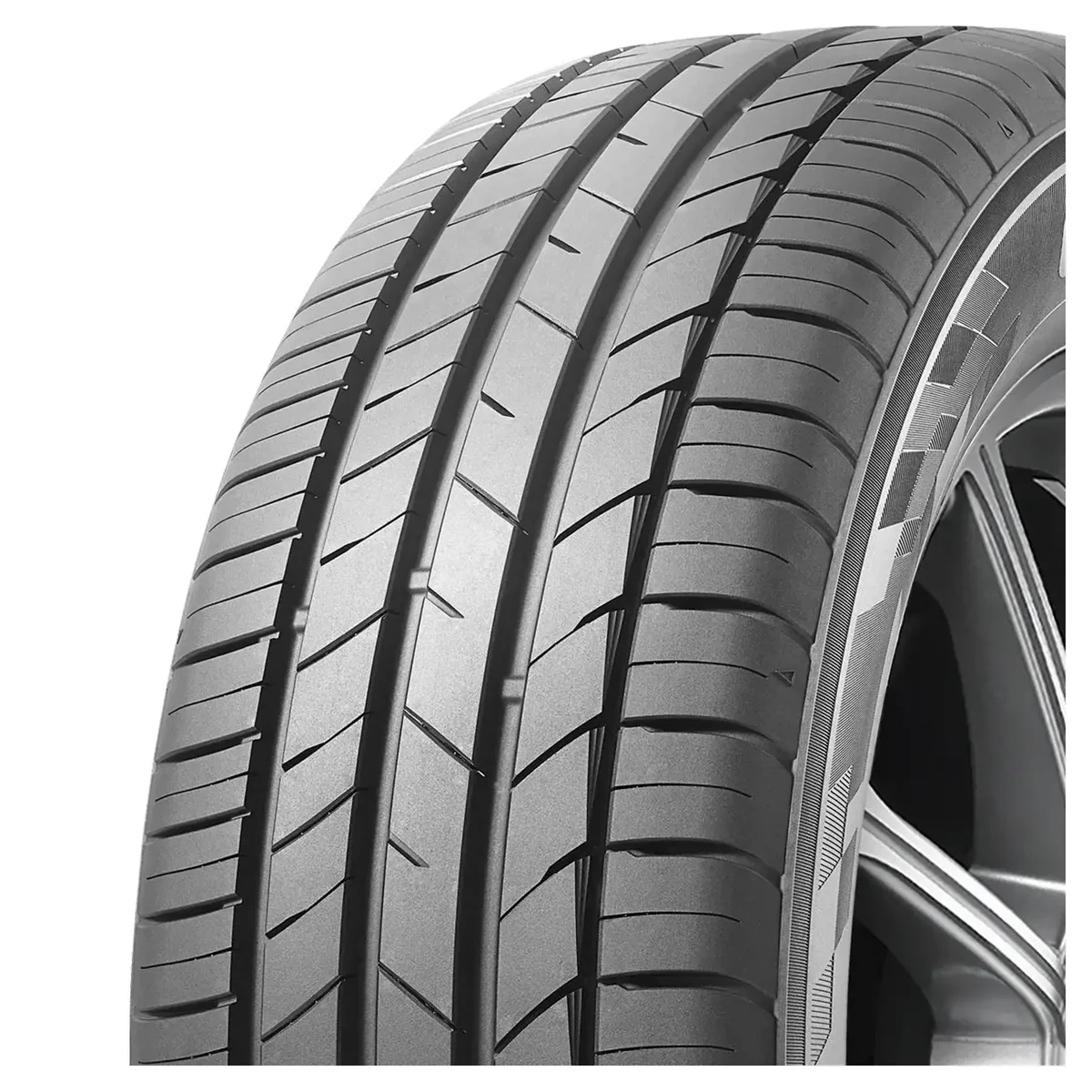 Kumho 225/50R18 95V Ecsta HS52